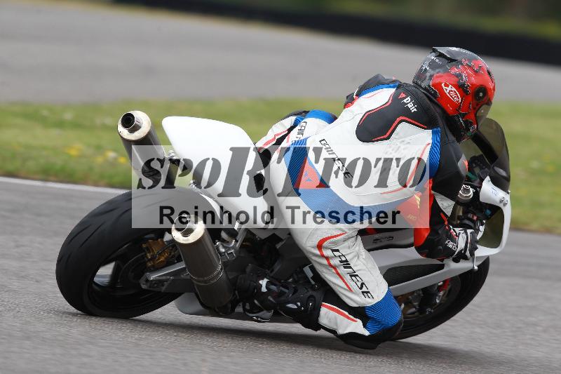 Archiv-2022/13 25.04.2022 Plüss Moto Sport ADR/Freies Fahren/backside